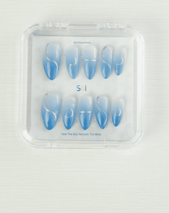 Press on nail - Blue &amp; White Design